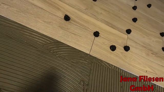 Fliesen Legen: Große Fliesen Holzoptik