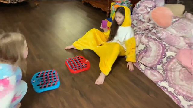 24 ЧАСА в ДОМЕ на втором этаже / Вот это весёлая ночь будет! / ЧЕЛЛЕНДЖ от насТРОЕние Like смотреть онлайн