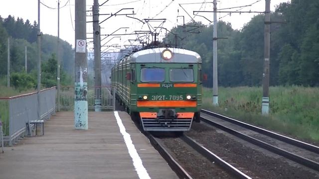 Электропоезд ЭР2Т-7095 платформа Дачное смотреть онлайн