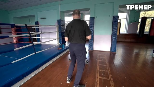 Марк Мельцер показал скорость в 74 года! Профессиональный боксер против тренера