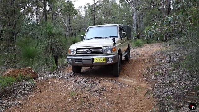 V6 Petrol 79 Series LandCruiser Review vs V8 Turbo Diesel Comparison* смотреть онлайн