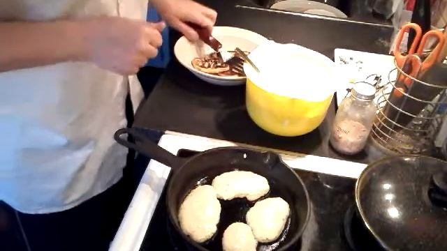 Жарим оладьи смотреть онлайн