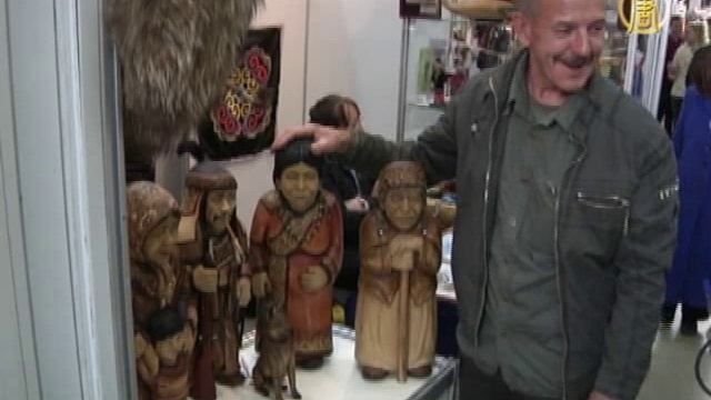 Зачем «лесные люди» приехали в Москву и устроили показательные танцы смотреть онлайн