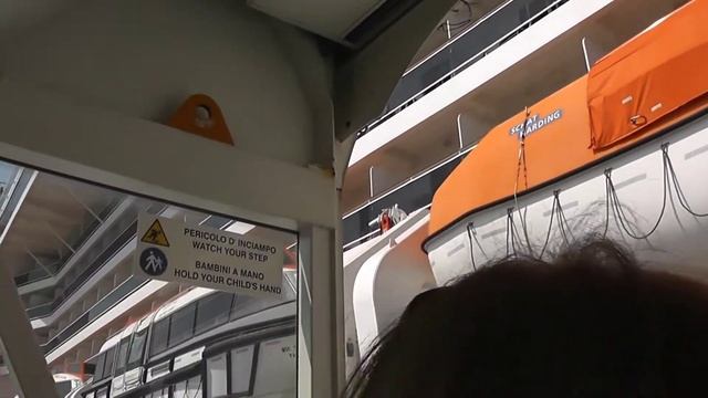 Посадка на лайнер MSC Poesia. Круиз из Венеции.