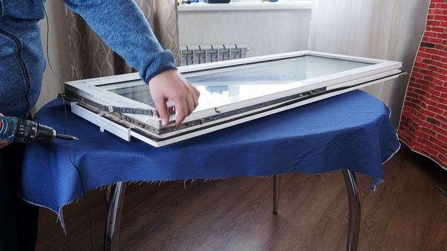 Третье видео . Разборка старой фурнитуры , для установки новой фурнитуры Winkhaus смотреть онлайн