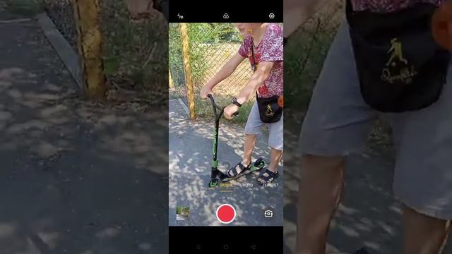 как правильно прыгать на самокате через бутылку смотреть онлайн