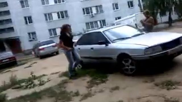 У Юли телефон отобрали смотреть онлайн