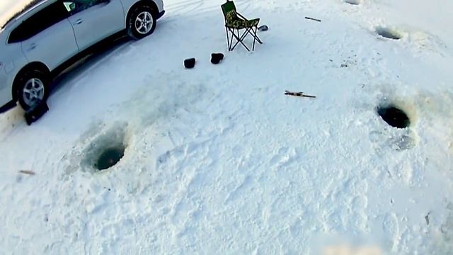 ЗИМНЯЯ РЫБАЛКА на ЩУКУ!!! Щука РВЁТ хапугу !!! РЕКОРД - 6 ЩУК !!! СОВЕТЫ РЫБАКА !!! смотреть онлайн