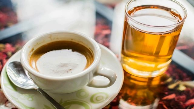 Где больше кофеина, в чае или кофе? смотреть онлайн
