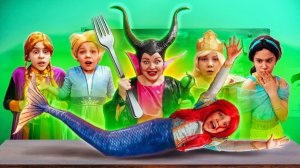 КАЖДАЯ ПРИНЦЕССА ДИСНЕЙ   В ШКОЛЕ ТАКАЯ! Кристофф против Ледяного Джека ❄️!