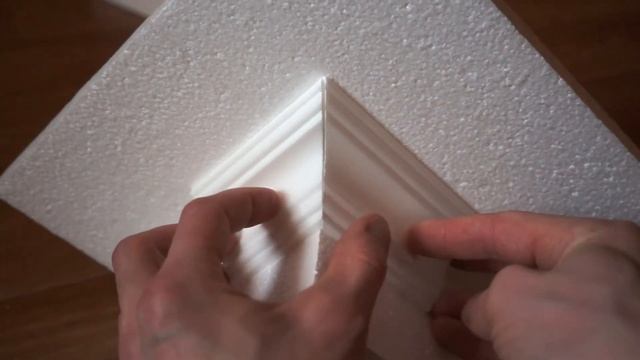 Как резать потолочный плинтус смотреть онлайн