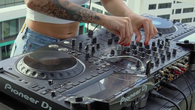 DeepMe - Live @ Rooftop Hollywood, California (VEVAL) смотреть онлайн