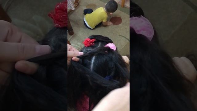 Прическа всего за 10 минут. Косички за 10 минут. Прическа в школу, колледж, университет и садик. смотреть онлайн