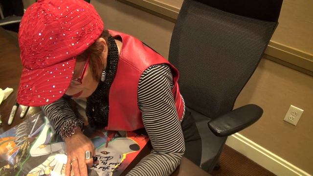 Anime Boston 2015 - Getting Mona Marshall's Autograph смотреть онлайн