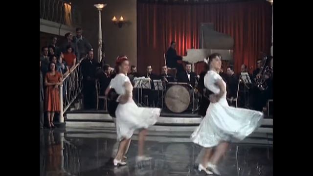 Танец из фильма "Запасной игрок"(1954): Морская полька смотреть онлайн