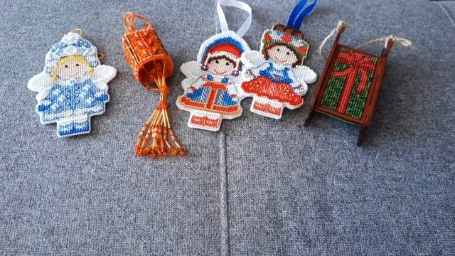Много Новых Вышитых Новогодних Игрушек смотреть онлайн