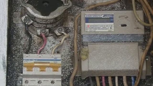 Золотые лампочки освещают Первоуральские подъезды За два светильника мощностью в 40 ватт жильцы во смотреть онлайн