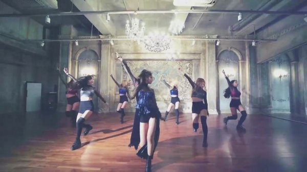 JENNIE - ‘SOLO’ PERFORMANCE VIDEO