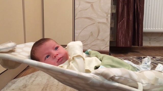 Как целуются дети, малыш Ян поцеловал сестру Марту. смотреть онлайн