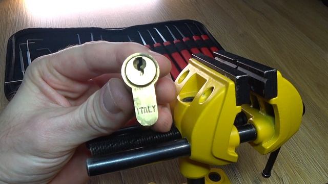 Набор отмычек для английских замков смотреть онлайн