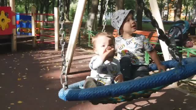 Прогулка с детьми смотреть онлайн