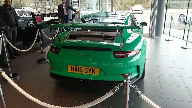 Guy Takes Delivery of Porsche 911 GT3 RS After 3 Years! смотреть онлайн