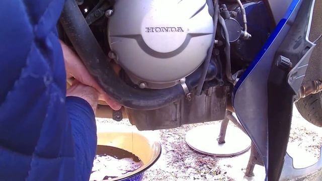 HONDA CBR 1100XX поготовка к хранению -замена масла смотреть онлайн