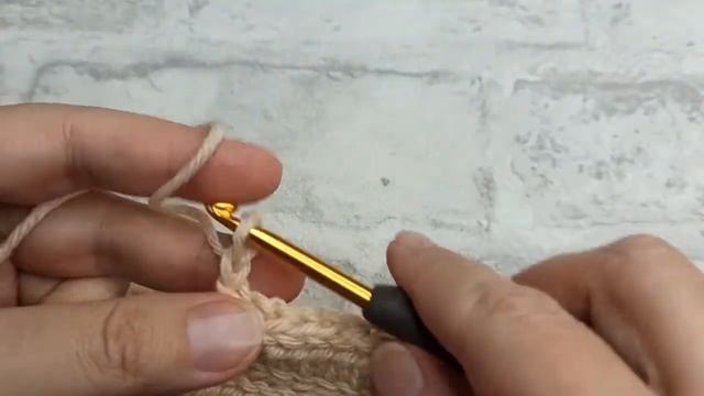 Шапка бини крючком, Шапка резинка с отворотом, Поперечное вязание шапки смотреть онлайн