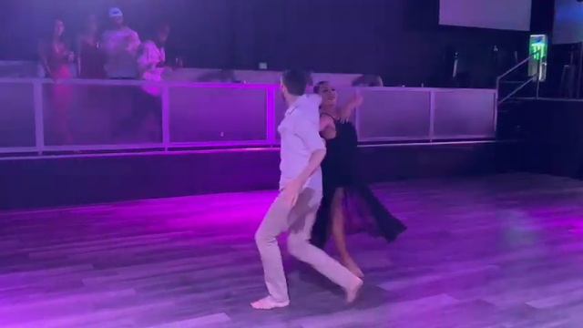 Dos Orugitas - Contemporary Salsa Fusion - Aura Nightclub Performance. смотреть онлайн
