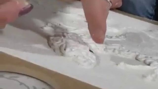Мастер класс Барельеф ящерицы по трафарету из декоративной штукатурки *Декор стен своими руками* смотреть онлайн