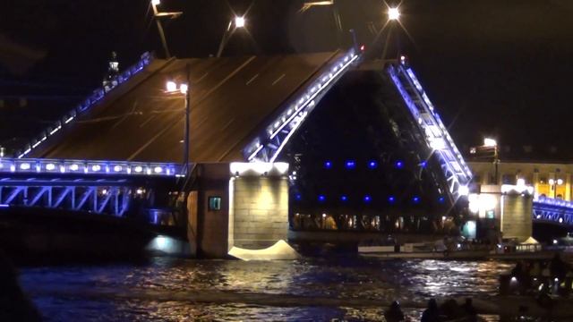 Разводной Дворцовый мост в Питере. 9.07.2017 смотреть онлайн