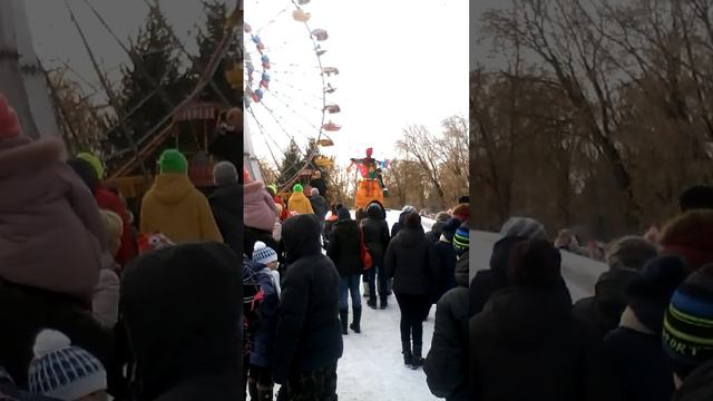 Масленица во Мценске.Сжигание чучела. смотреть онлайн