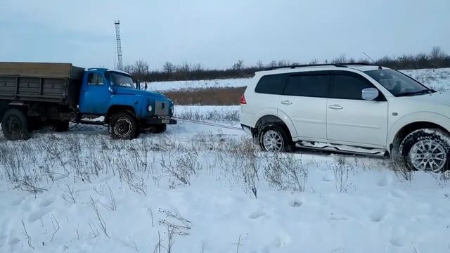 Mitsubishi pajero sport против газона смотреть онлайн