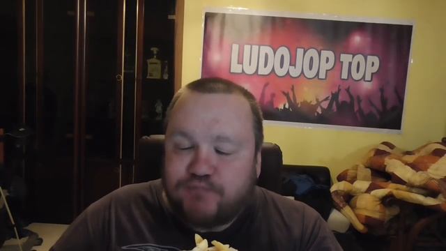 ОБЖОР НА УЛИЧНЫЙ ХОТ ДОГ С СОСИСКОЙ