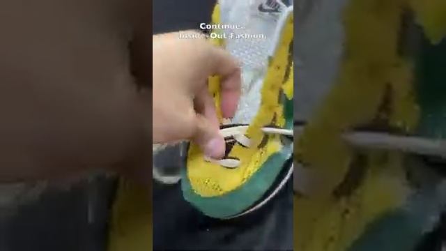 Nike Sacai Vaporwaffle Tour Yellow - Unboxing + How to Lace смотреть онлайн