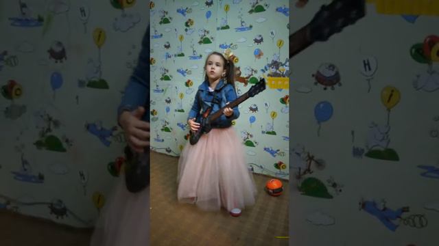 Маленькая рок звезда#дочкапоет рок#мечтает стать звездой смотреть онлайн