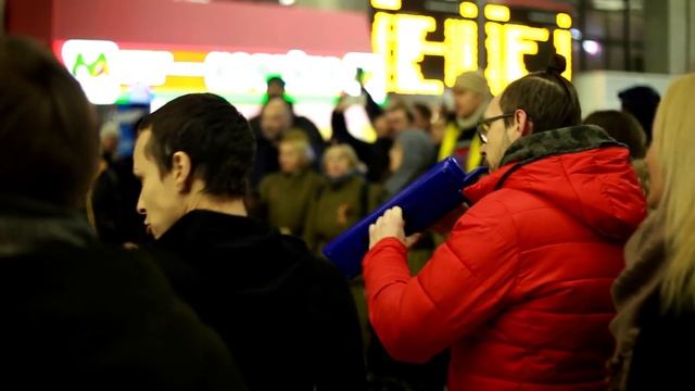 Песенный флешмоб. Москва. "десятый наш десантный батальон" и Чичерина смотреть онлайн