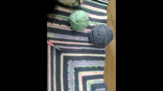 Утилизация остатков пряжи, вяжу плед смотреть онлайн