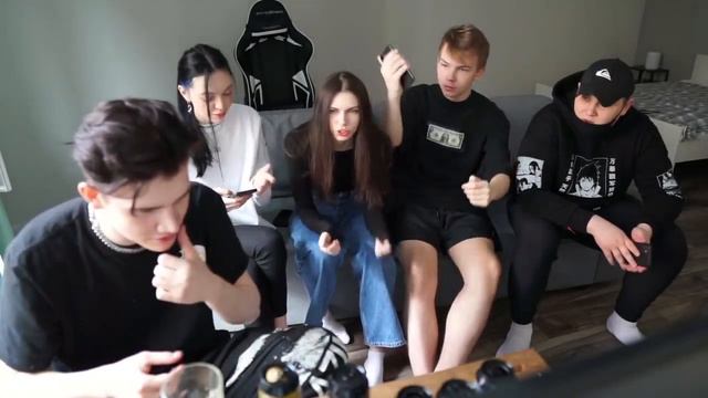 Монке сквад дигустируют напитки|перезалив. смотреть онлайн