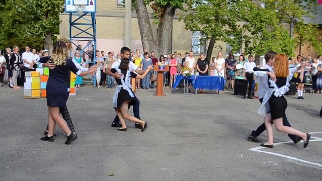 Школьный вальс на Первом звонке-2018, школа 140, Донецк смотреть онлайн