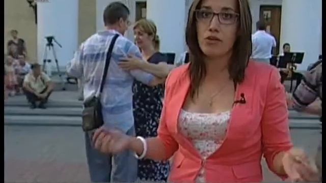 Челябинские музыканты сыграли для горожан прощальный вальс на улице смотреть онлайн