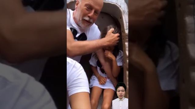 Bruce Willis fans 'moved' as he's seen smiling in rare family clip amid dementia battle смотреть онлайн