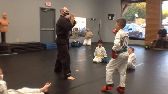 Axe Kick смотреть онлайн