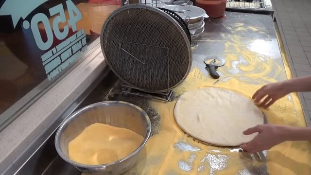 Como se HACE la MASA para PIZZA de DOMINOS PIZZA | Como se hace una PIZZA?(documental) смотреть онлайн