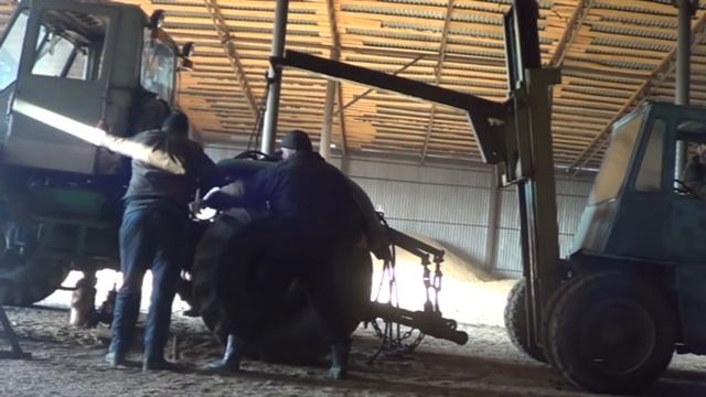Раскатил Т-150К на две полурамы для ремонта соединения. смотреть онлайн