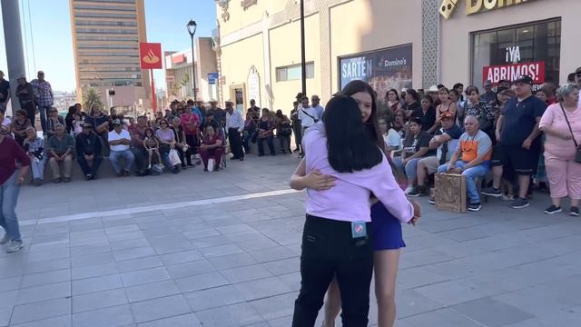 Pero qué bonito bailan💃🕺 en #chihuahua !!!❤️con @musicalmilagroofficial 🎹🎵 смотреть онлайн