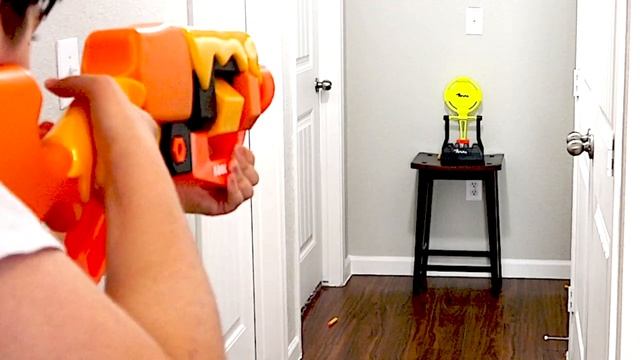 Nerf Roblox Adopt Me!: BEES - Lever Action Blasting! смотреть онлайн