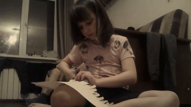 Берите пример с Ксюши. Цветочек, подарок на международный женский день 2 смотреть онлайн