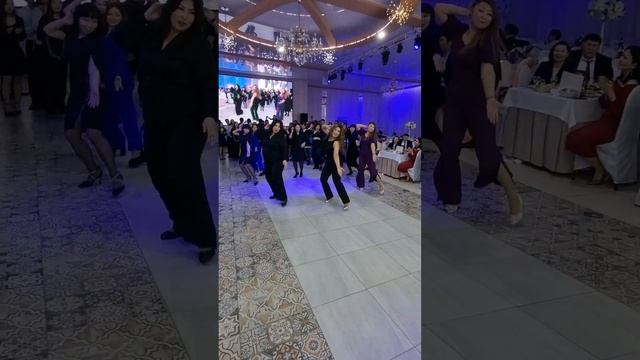танец от братьев и сестёр смотреть онлайн