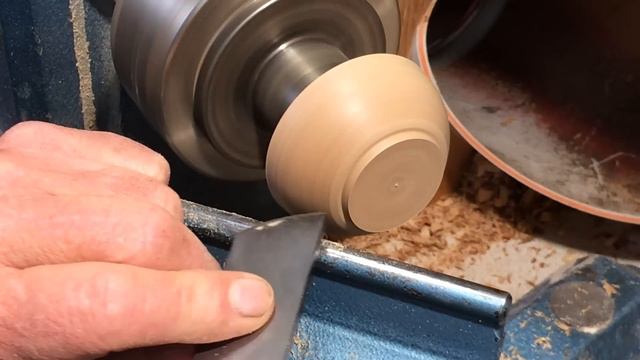 Richard Raffan Turns Firewood Into Small Bowls.